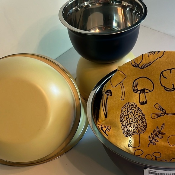 stainless steel & matte Ink blue 1.5, 3 & 5 quart set of 3 bowls-NWT - Picture 5 of 16